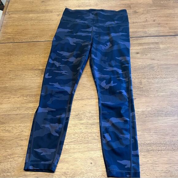 Athleta Grey and Black Camo Ultimate 7/8 Tight Leggings Size S - Picture 1 of 5